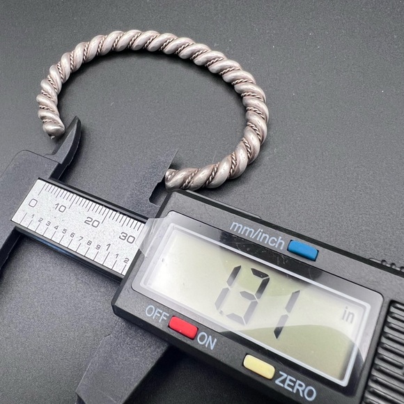 Vintage Native American Sterling Silver Twist Rope Cuff - Picture 7 of 9